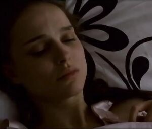 Horny Jewish MILF Natalie Portman kisses choreographer and masturbates in Black Swan