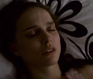 Horny Jewish MILF Natalie Portman kisses choreographer and masturbates in Black Swan