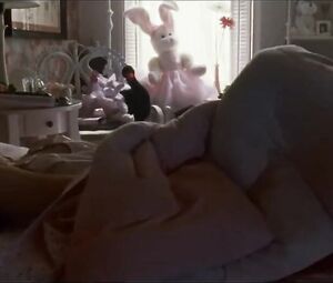 Horny Jewish MILF Natalie Portman kisses choreographer and masturbates in Black Swan