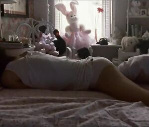 Horny Jewish MILF Natalie Portman kisses choreographer and masturbates in Black Swan