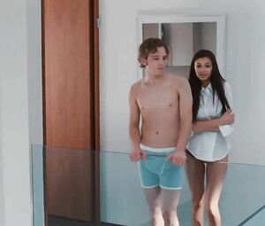 Sex scenes of Amanda Seyfried from Chloe tempting both men and women into fucking