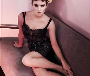 Pictures of Emma Watson who is born to be a pornstar because such charm is hard to find