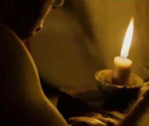 Man misuses power to fuck the girl he loves to see how she cums in Outlaw King (2018)