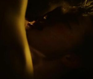 Man misuses power to fuck the girl he loves to see how she cums in Outlaw King (2018)