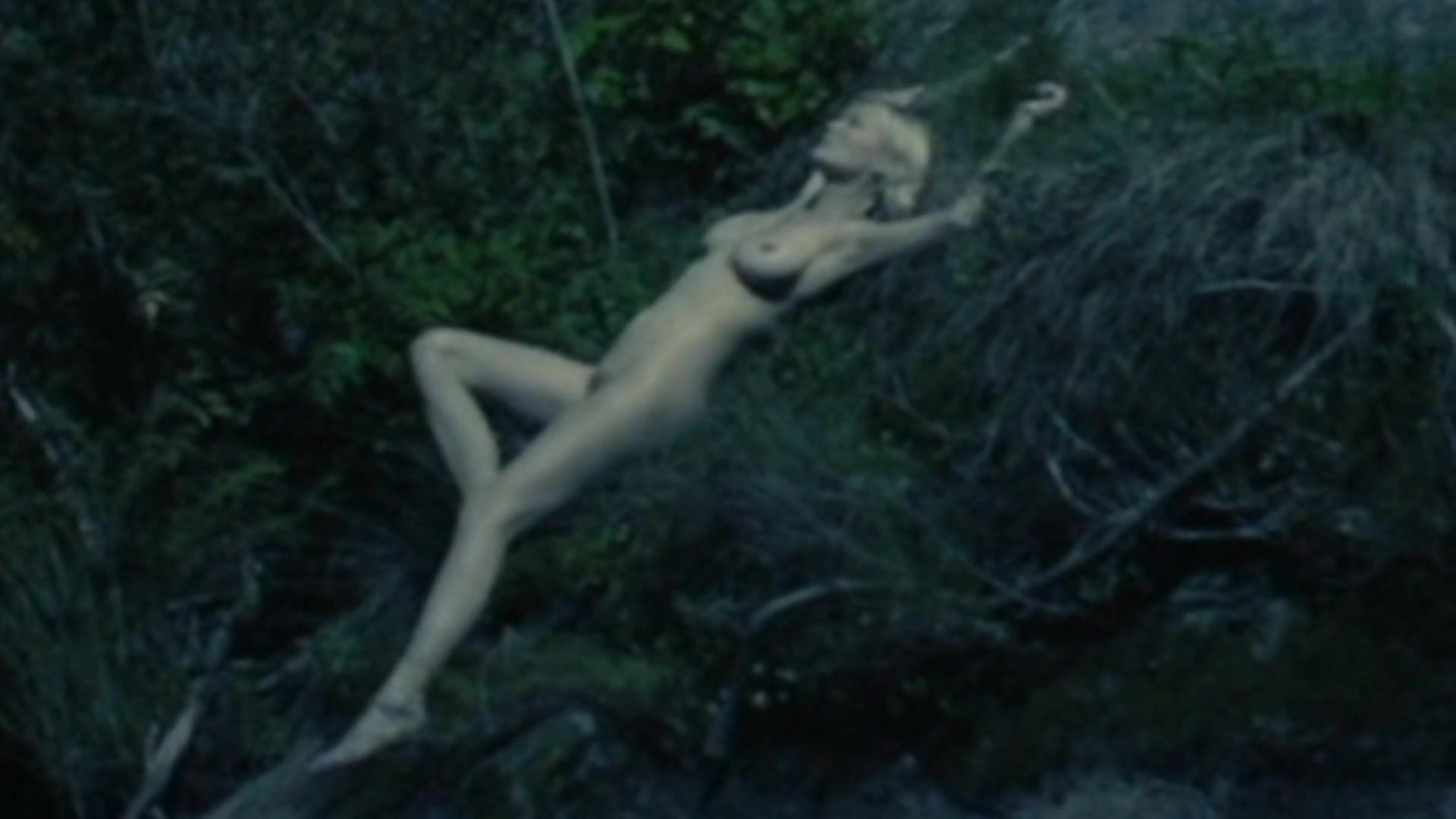 Kirsten dunst nude