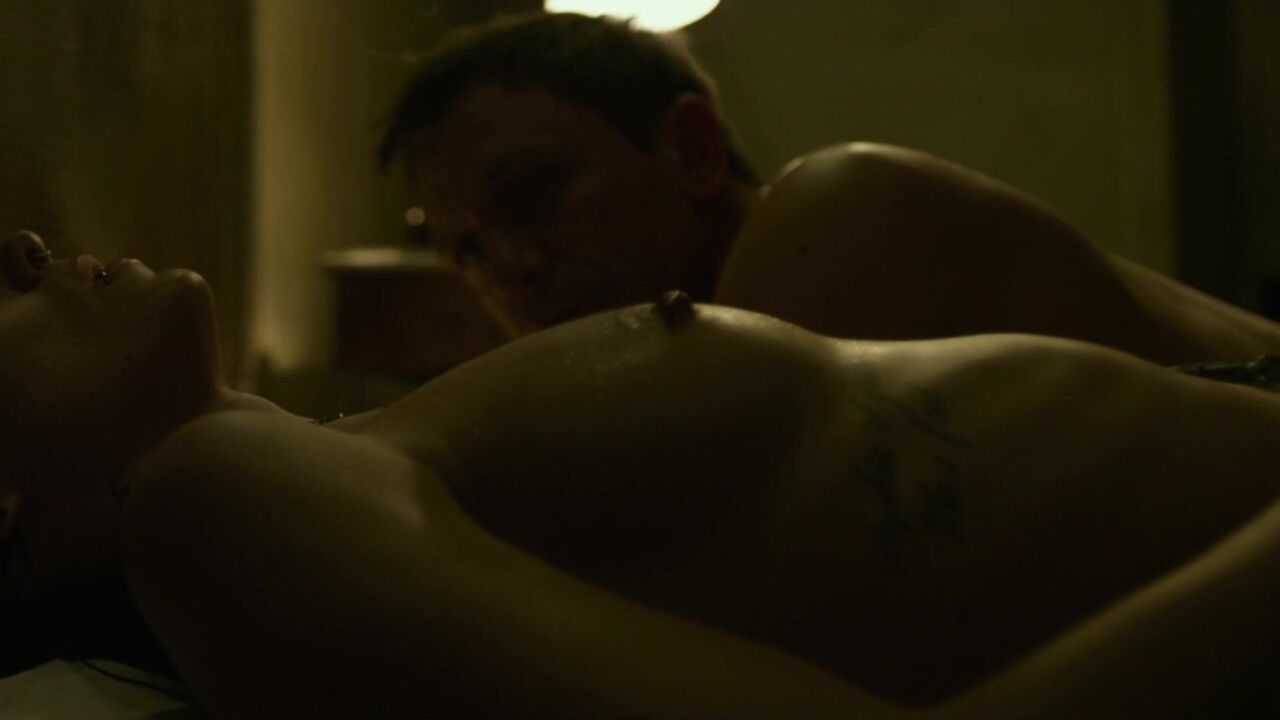 Men hump Rooney Mara with her consent or without it in Girl With The Dragon  Tattoo Video » Best Sexy Scene » HeroEro Tube