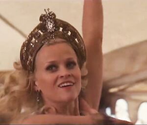 Reese Witherspoon shows how she fools around in sex scene from Water for Elephants (2011)