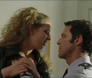 XXX video from Do Outro Lado do Mundo where skinny has an act of procreating with the cop