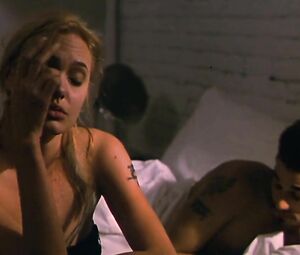 Angelina Jolie doesn't get penetrated by demonstrates her nipple in Hell's Kitchen (1998)