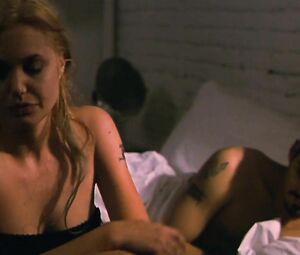 Angelina Jolie doesn't get penetrated by demonstrates her nipple in Hell's Kitchen (1998)