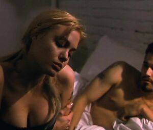 Angelina Jolie doesn't get penetrated by demonstrates her nipple in Hell's Kitchen (1998)