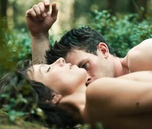 Enticing babe Julia Koschitz teases womanizers and gets nailed in Jonathan (2016)