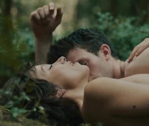 Enticing babe Julia Koschitz teases womanizers and gets nailed in Jonathan (2016)