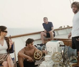 Madonna nude trusts guy with body and makes it on the beach in Swept away (2002)