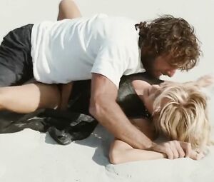 Madonna nude trusts guy with body and makes it on the beach in Swept away (2002)