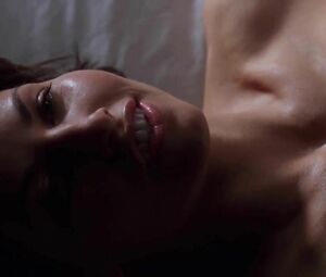 It takes less than minute for Jennifer Tilly to entice Gina Gershon in Bound (1996)