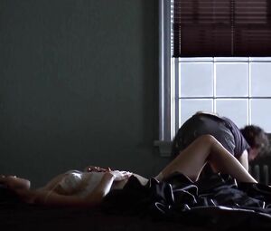 It takes less than minute for Jennifer Tilly to entice Gina Gershon in Bound (1996)