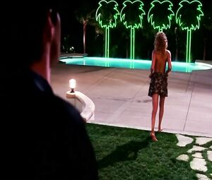 Strippers Elizabeth Berkley and Gina Gershon excite men and chicks in Showgirls (1995)