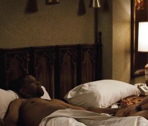 Paula Patton manages to excite black man during the naked moment from 2 Guns movie