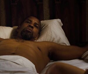 Paula Patton manages to excite black man during the naked moment from 2 Guns movie