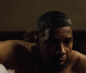 Paula Patton manages to excite black man during the naked moment from 2 Guns movie