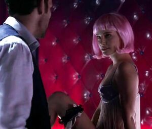 Natalie Portman with pink wig easily exposes body to man because he pays in Closer (2004)