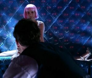 Natalie Portman with pink wig easily exposes body to man because he pays in Closer (2004)