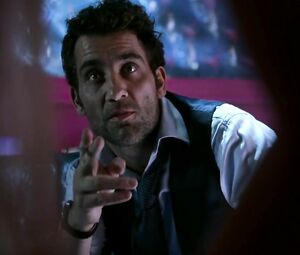 Natalie Portman with pink wig easily exposes body to man because he pays in Closer (2004)