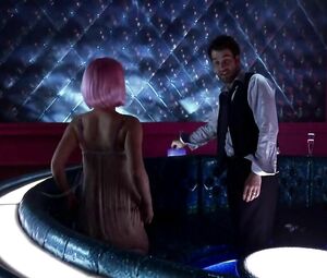 Natalie Portman with pink wig easily exposes body to man because he pays in Closer (2004)