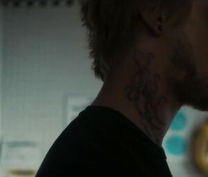 Kristen Wiig plays role of underfucked MILF who hooks up in The Skeleton Twins (2014)