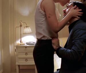 Sexy actress Natalie Portman gives herself to mustachioed guy in Hotel Chevalier (2007)