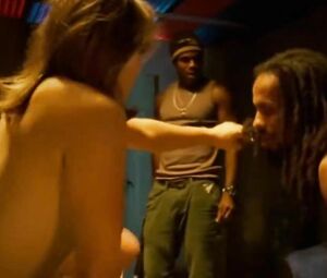 Letícia Colin makes BF stay aside and see her gangbanged in Bonitinha Mas Ordinária (2008)