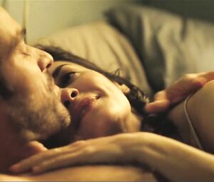 Guy falls for lesbian girlfriends Audrey Tautou and Kelly Reilly in Chinese Puzzle (2013)