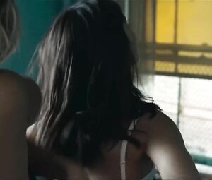 Guy falls for lesbian girlfriends Audrey Tautou and Kelly Reilly in Chinese Puzzle (2013)