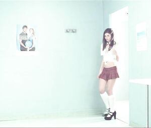 Guy falls for lesbian girlfriends Audrey Tautou and Kelly Reilly in Chinese Puzzle (2013)