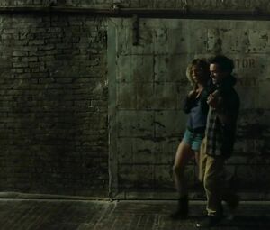 Guy falls for lesbian girlfriends Audrey Tautou and Kelly Reilly in Chinese Puzzle (2013)