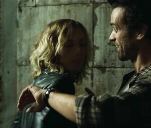 Guy falls for lesbian girlfriends Audrey Tautou and Kelly Reilly in Chinese Puzzle (2013)