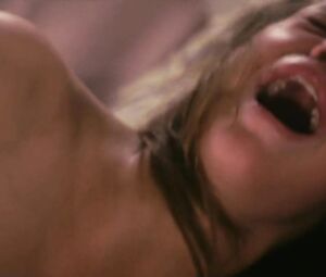 Lea Seydoux takes advantage of Adele Exarchopoulos' wet twat to scissor and cum together