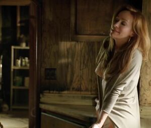 Sexy movie star Rebecca Creskoff walks with naked tits because she wants the dick in Hung