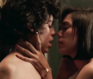 Roberta Colindrezs and Mishel Prada don't ask for consent but start fucking in Vida