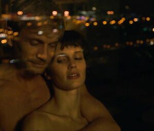 Double Lover sex scenes where men hump Marine Vacth and MILF strapons the lover