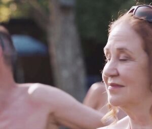 Schenk mir ein Lächeln (2019): Nude scenes with Ute Lubosch and others
