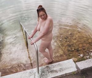 Schenk mir ein Lächeln (2019): Nude scenes with Ute Lubosch and others