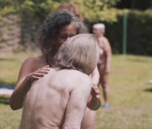 Schenk mir ein Lächeln (2019): Nude scenes with Ute Lubosch and others