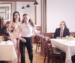 Naked Anna Grisebach enjoys public nudity in Die unsichtbare Frau (2019)
