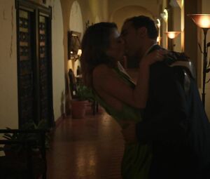 The Baker and the Beauty s01e03 (2020) - Nathalie Kelley tits and ass showcase