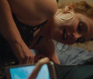 Mathilde Ulmer nude - Gloria Mundi (2019)