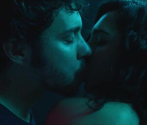 Topless Daniela Santiago and more - Veneno s01e03 (2020)