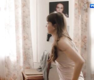 Sexy Aleksandra Vlasova in Snedronningen s01e01-02 (2020)