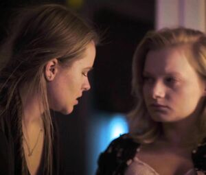 Julia Kalinowska enjoys lesbian sex in Kostka smalcu z bakaliami (2017)